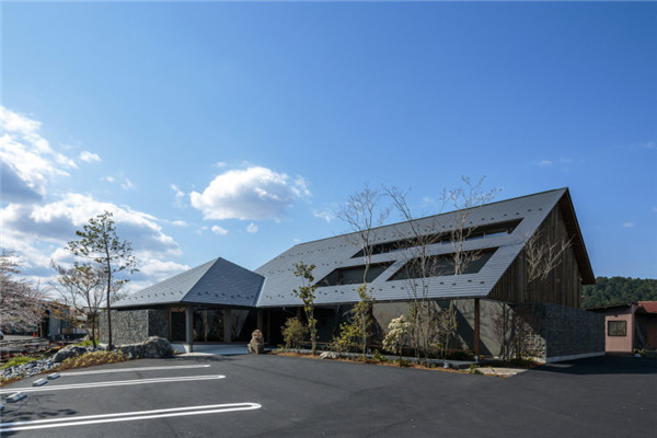 金屬瓦和瀝青瓦哪個(gè)好