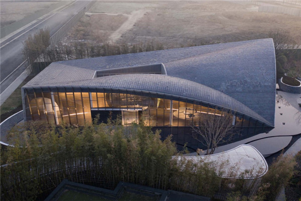 金屬?gòu)?fù)合瓦建筑