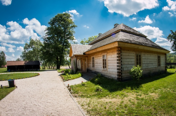 金屬?gòu)?fù)合瓦建筑