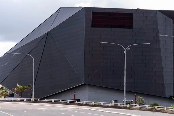 金屬?gòu)?fù)合瓦建筑