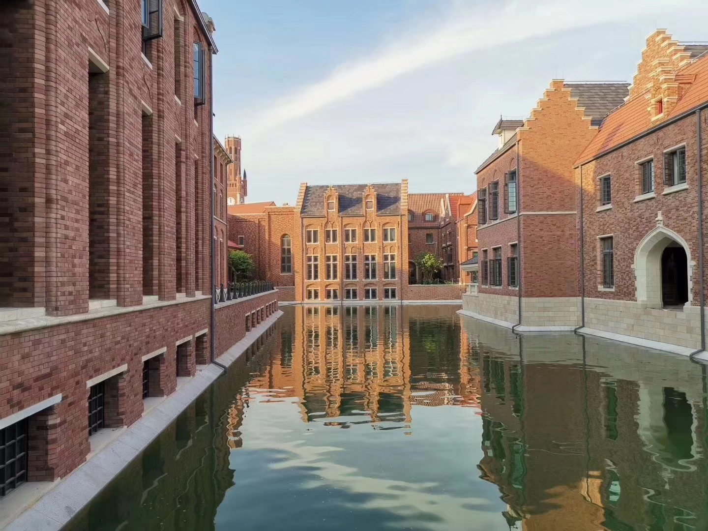 金屬?gòu)?fù)合瓦建筑