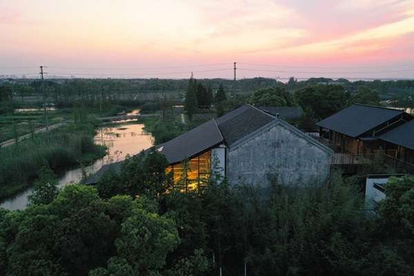 金屬復(fù)合瓦建筑