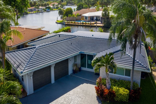 奧美金屬復(fù)合瓦廠家