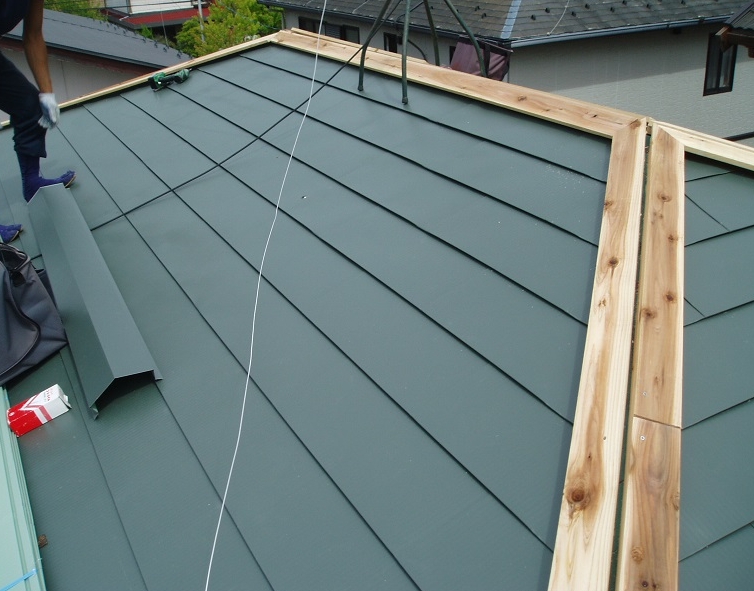 金屬復(fù)合瓦