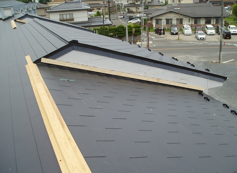 金屬復(fù)合瓦